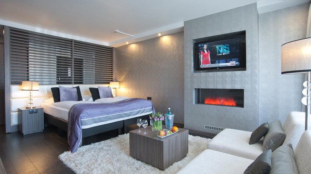 Suite 011